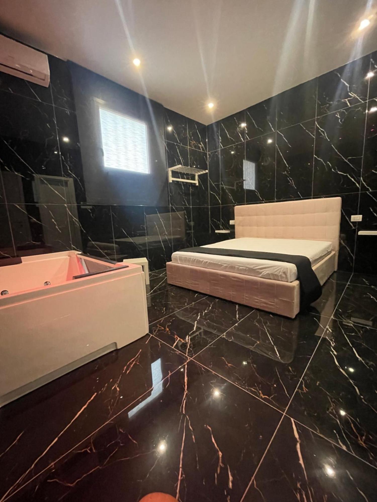 Life Hotel Casalnuovo Di Napoli Eksteriør billede